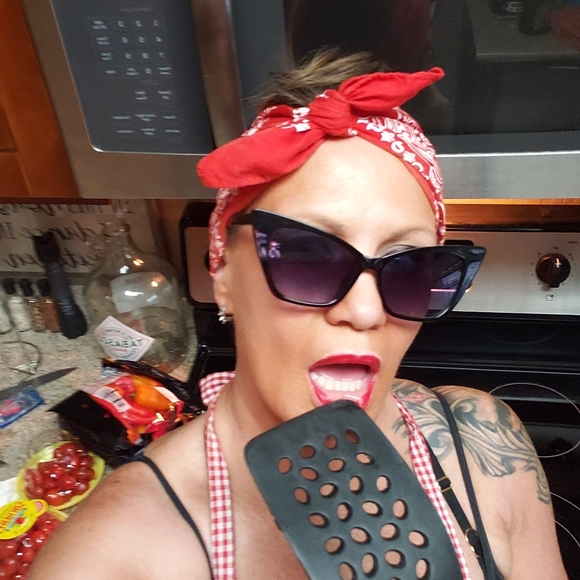 Meet your Posher, Kimberly - Picture 2 of 2